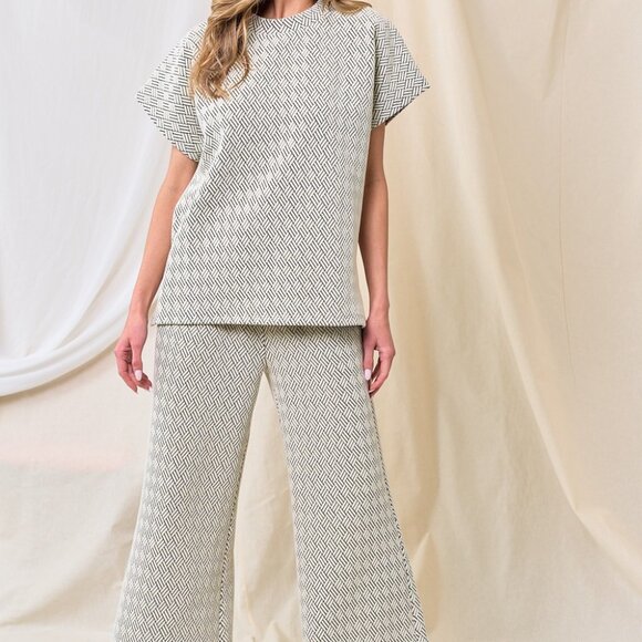 NWT Plus Black & White Patterned Top - Picture 1 of 8